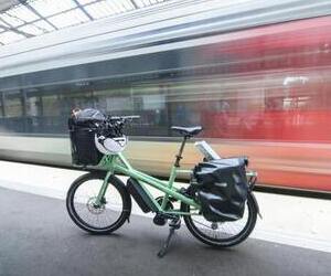 Vélo sur le quai de la gare